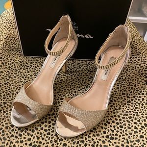 👰‍♀️Nina Vierra Platinum Heels & Matching Purse
